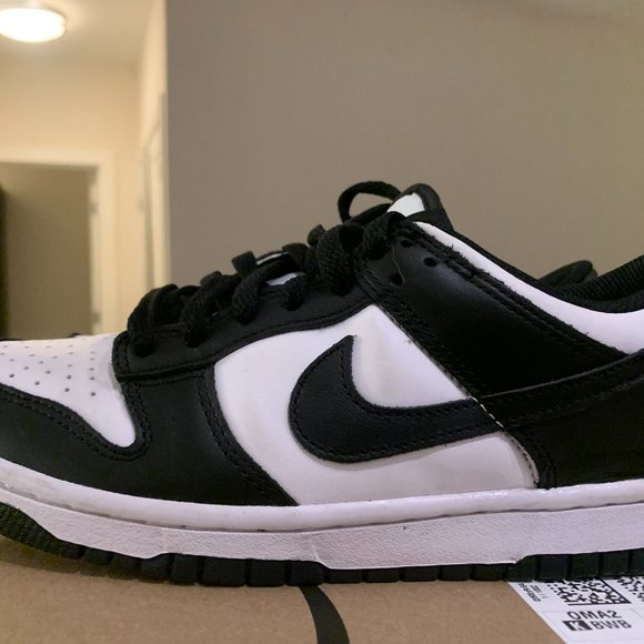 Nike Dunks Low-top Pandas (Black and White) Size 6.5 Boys/Men - Picture 3 of 4
